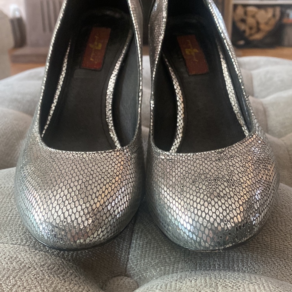 7FAM Heels - Picture 2 of 5